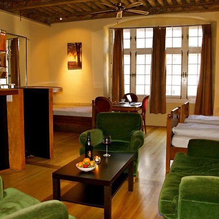 Aux Chambres Du Banneret Neuchâtel Exterior foto
