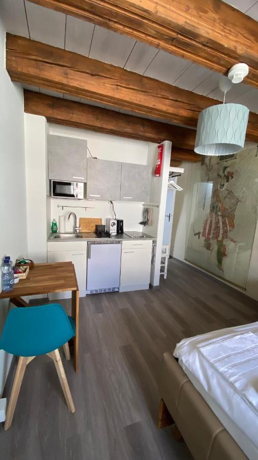 Aux Chambres Du Banneret Neuchâtel Exterior foto