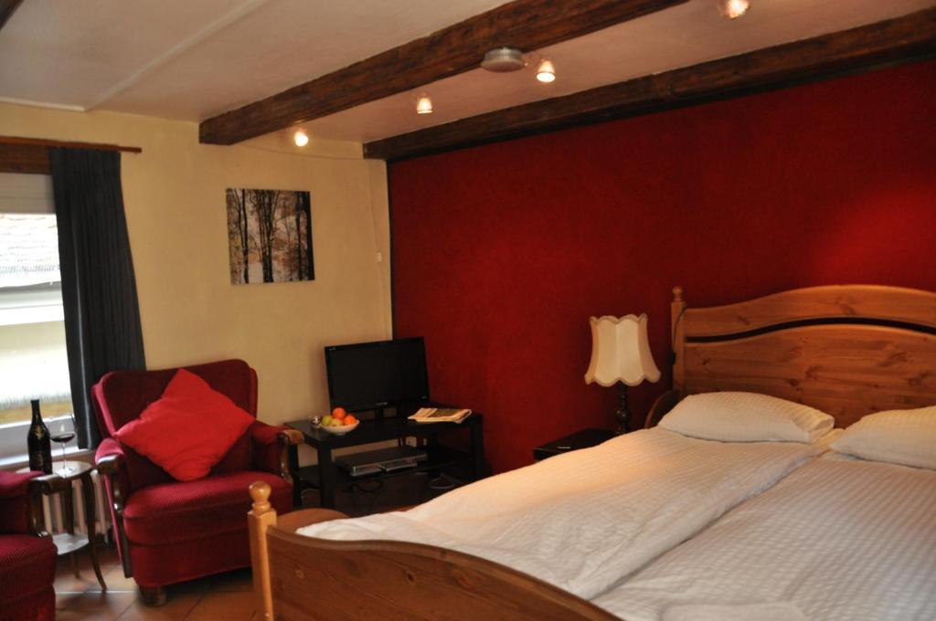 Aux Chambres Du Banneret Neuchâtel Exterior foto